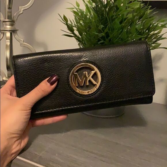 Michael Kors Wallet - Picture 4 of 10